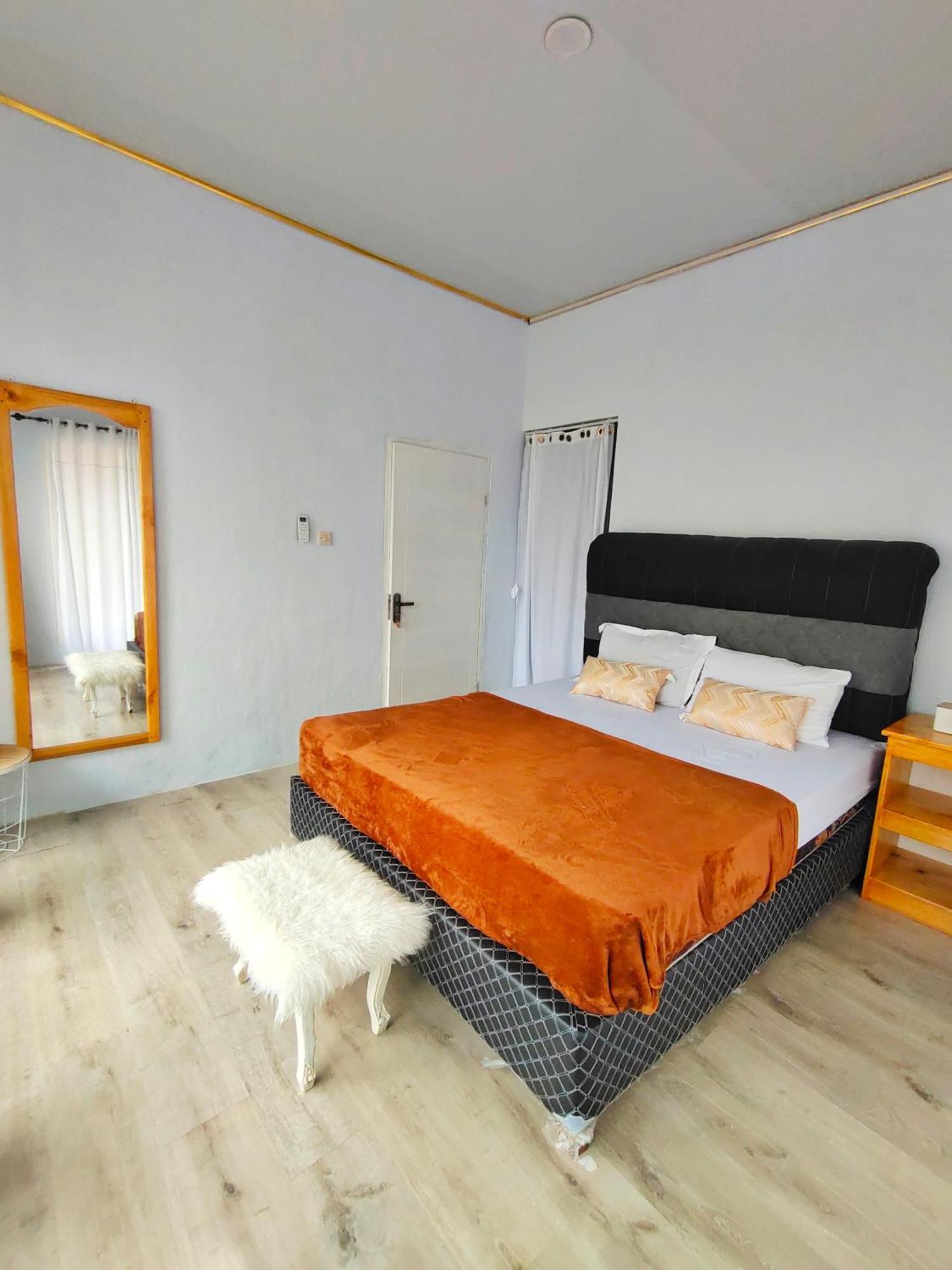 Stella Villa Ngurbloat Luaran gambar